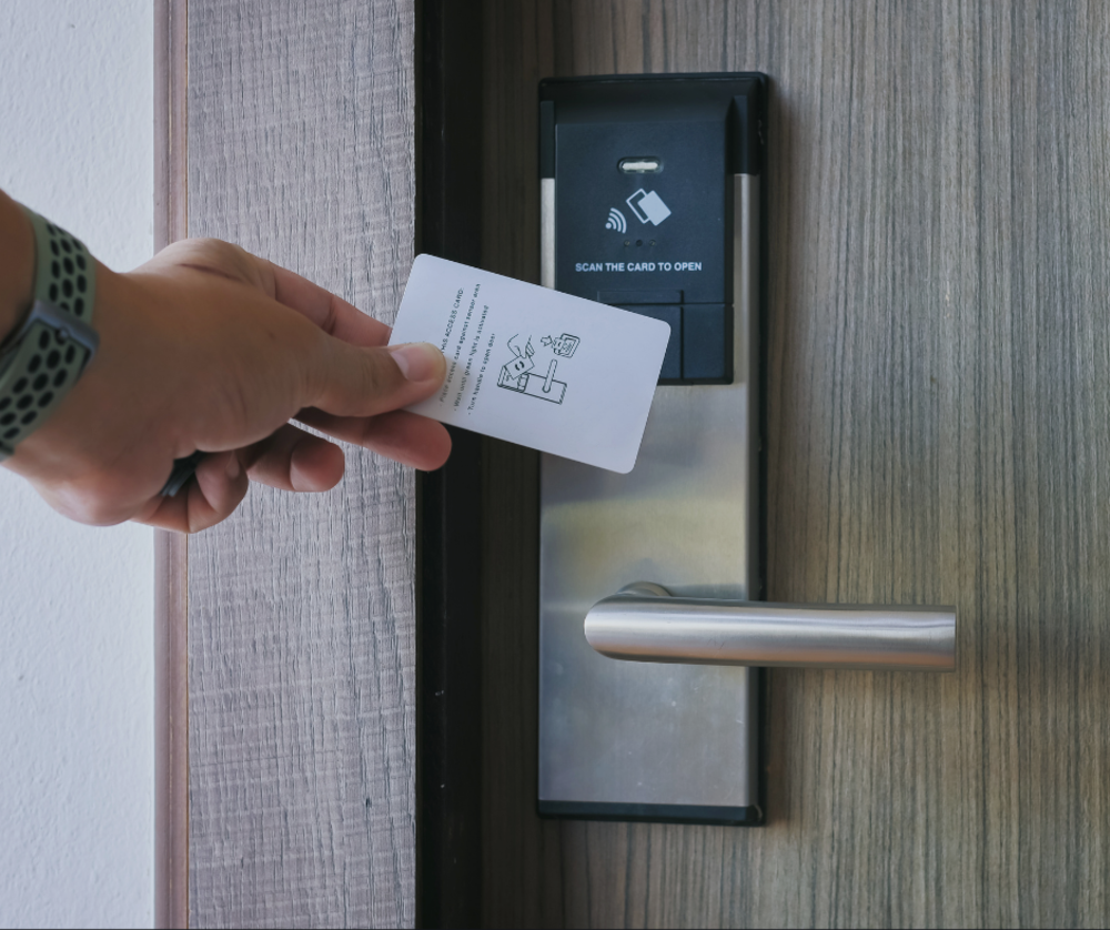 Strategi Digital Marketing Hotel dengan AI untuk Pemesanan Langsung